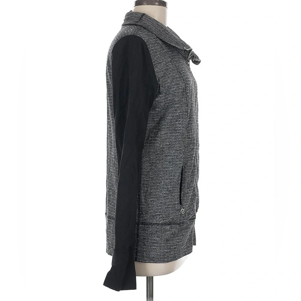 Lululemon Daily Yoga Jacket
Coco Pique Black / Black - Picture 4 of 8